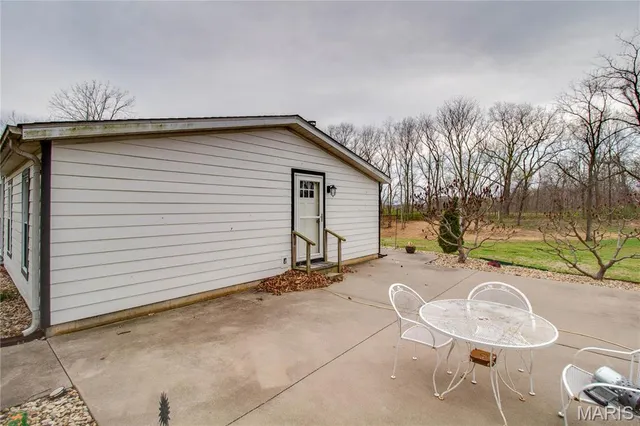 $435,000 | 1401 Longbridge Trail, Walshville, IL 62091