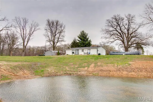 $435,000 | 1401 Longbridge Trail, Walshville, IL 62091