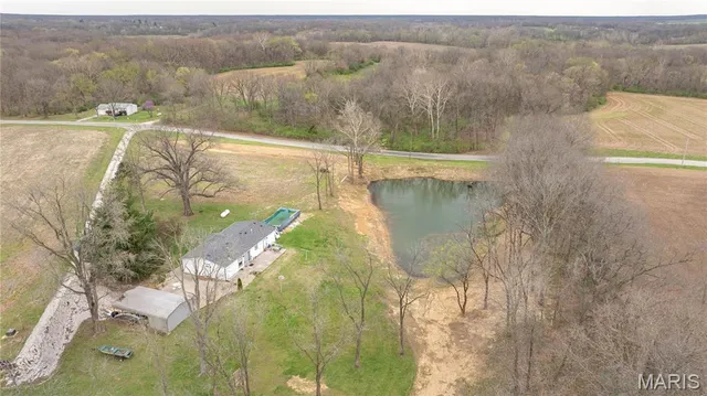 $435,000 | 1401 Longbridge Trail, Walshville, IL 62091