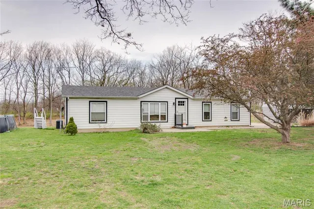 $435,000 | 1401 Longbridge Trail, Walshville, IL 62091