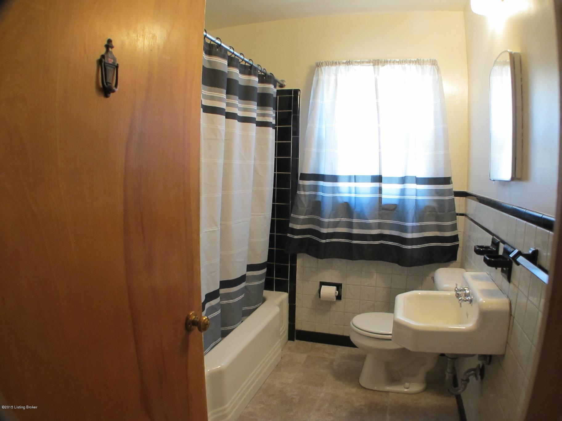 8351 Walker Road Louisville, KY 40258 - Photo 7 of 15 IMG_5948