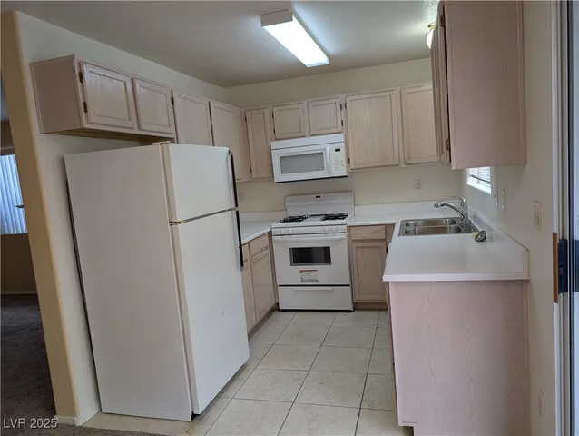 $1,095 | 713 Anne Lane, Unit 85D, Henderson, NV 89015