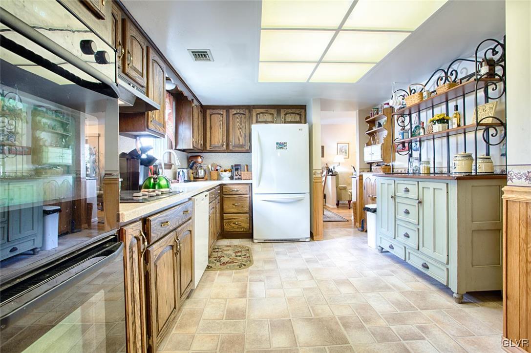 2444 Evanwood Road Bath, PA 18014 - Photo 2 of 26 Gallery Image 2