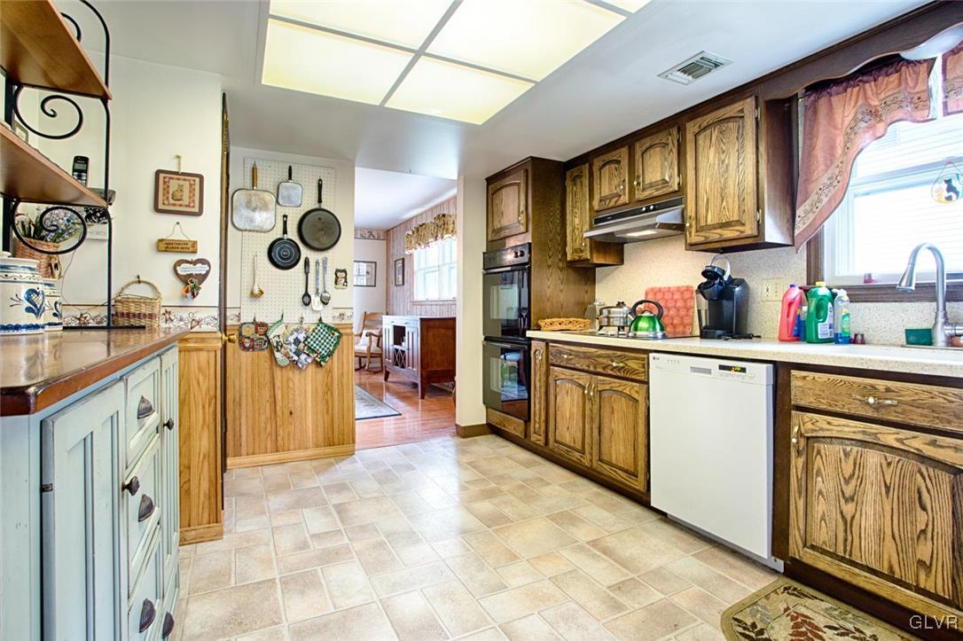 2444 Evanwood Road Bath, PA 18014 - Photo 3 of 26 Gallery Image 3