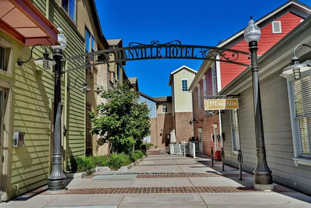 $1,075,000 | 35 Danville Oak Place, Danville, CA 94526