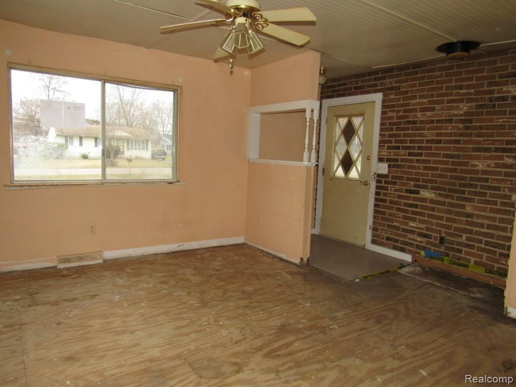 3015 Emmons Avenue Rochester, MI 48307 - Photo 15 of 40 3015 EMMONS ROCHESTER HILLS (69).jpg