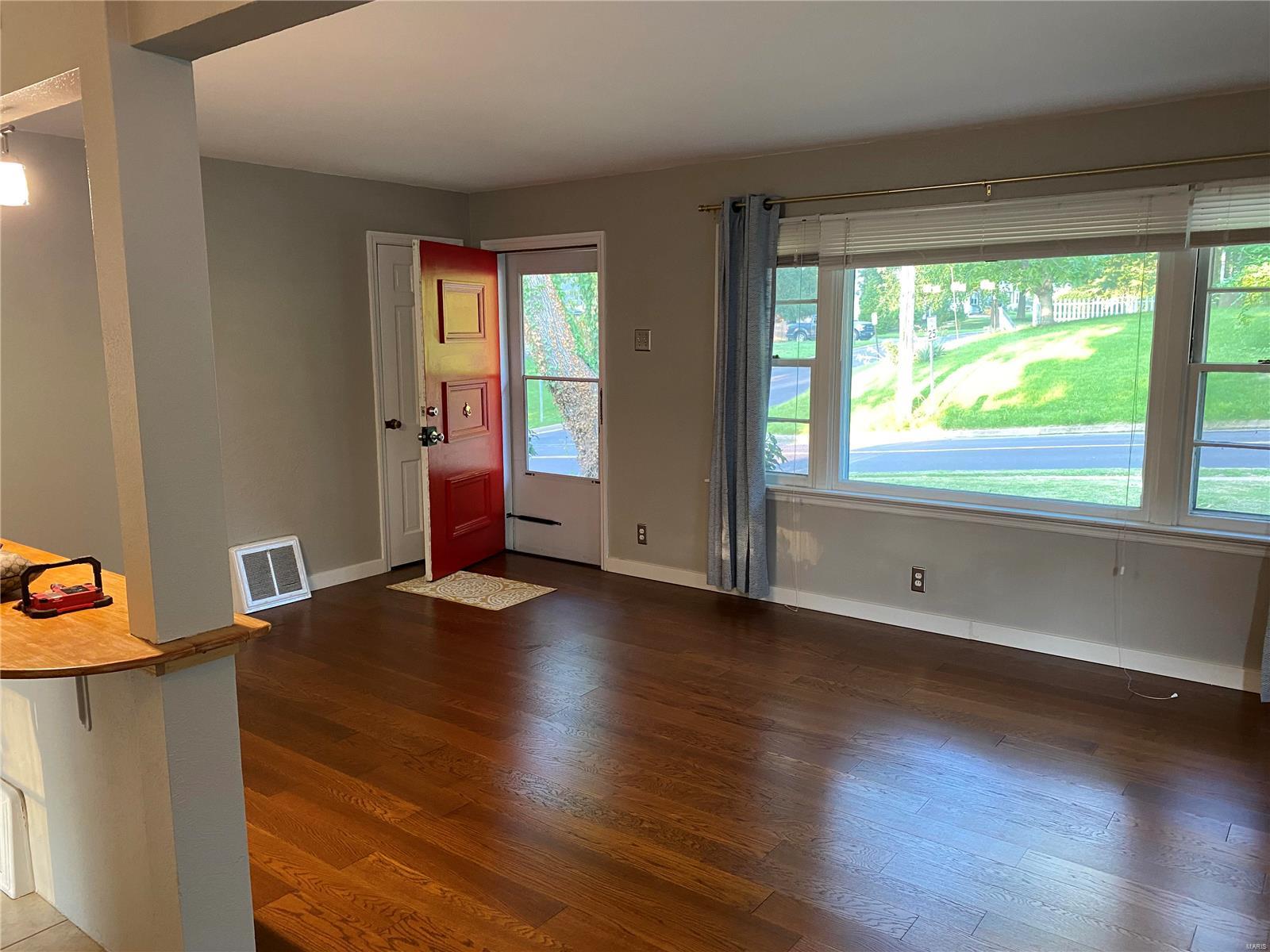 825 Edgar Road St. Louis, MO 63119 - Photo 5 of 19 Gallery Image 5
