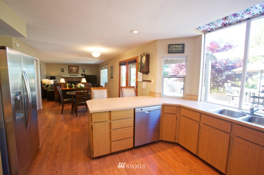 801 Field Avenue Northeast Renton, WA 98059 - Photo 2 of 12