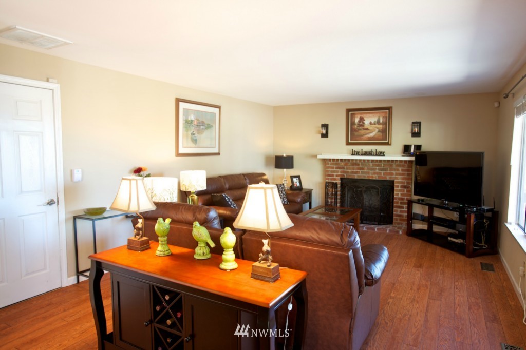 801 Field Avenue Northeast Renton, WA 98059 - Photo 5 of 12