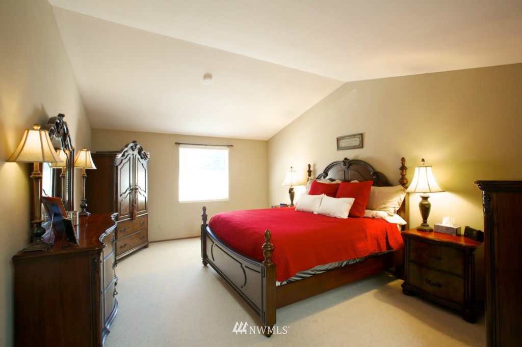 801 Field Avenue Northeast Renton, WA 98059 - Photo 6 of 12