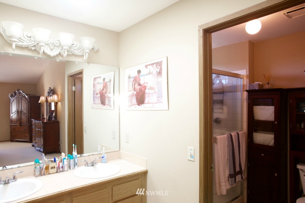 801 Field Avenue Northeast Renton, WA 98059 - Photo 8 of 12