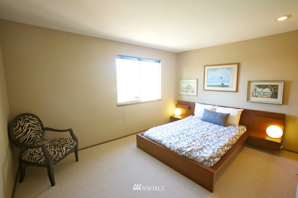 801 Field Avenue Northeast Renton, WA 98059 - Photo 9 of 12