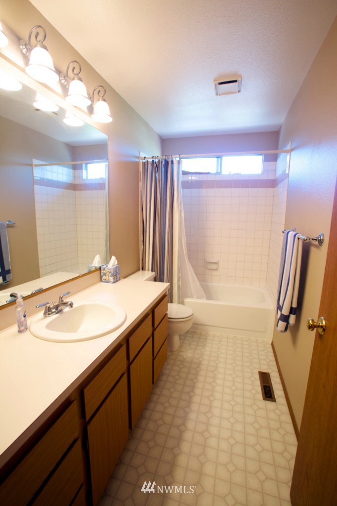801 Field Avenue Northeast Renton, WA 98059 - Photo 10 of 12