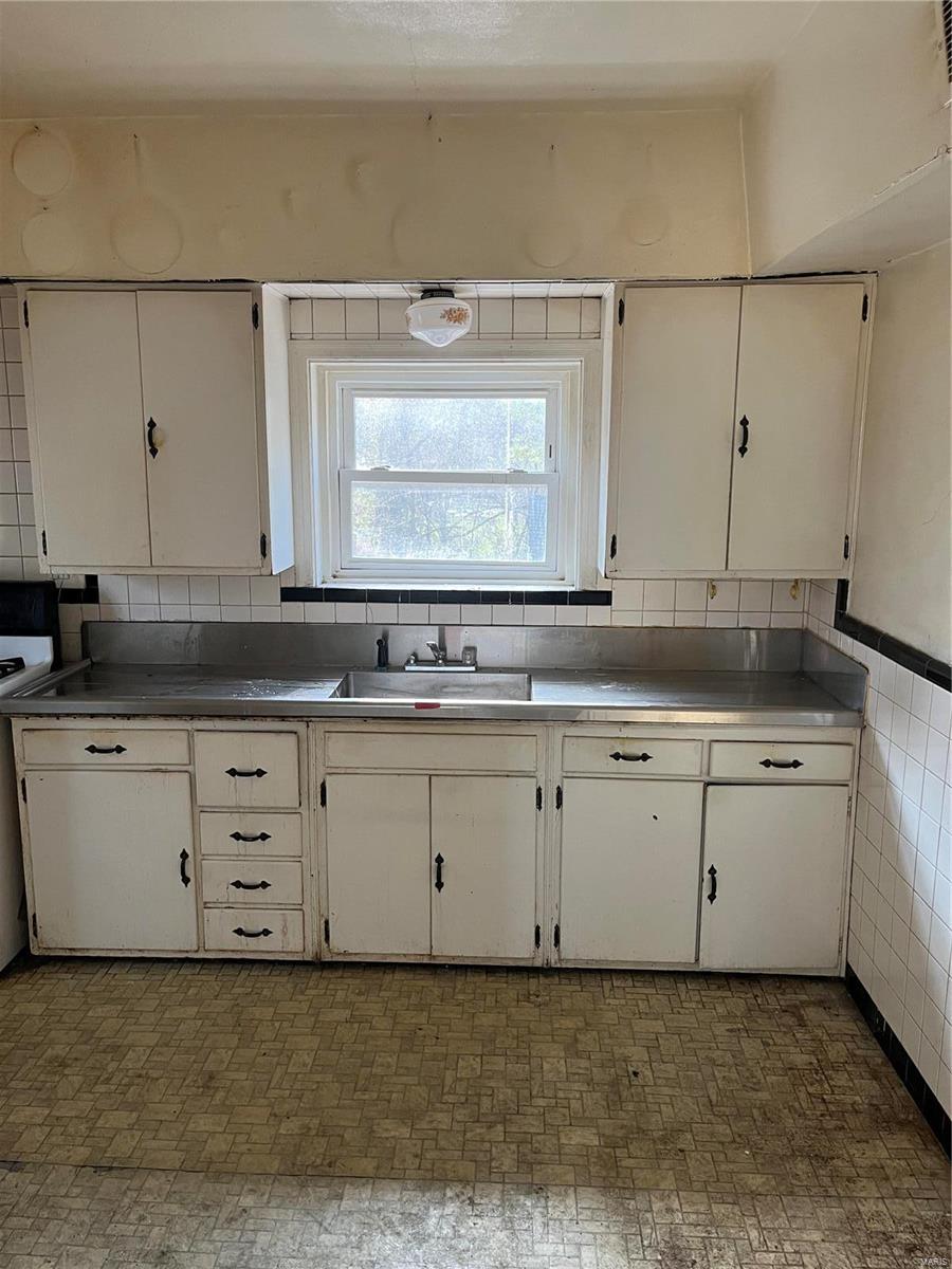 7824 Rosedale Drive St. Louis, MO 63121 - Photo 7 of 21