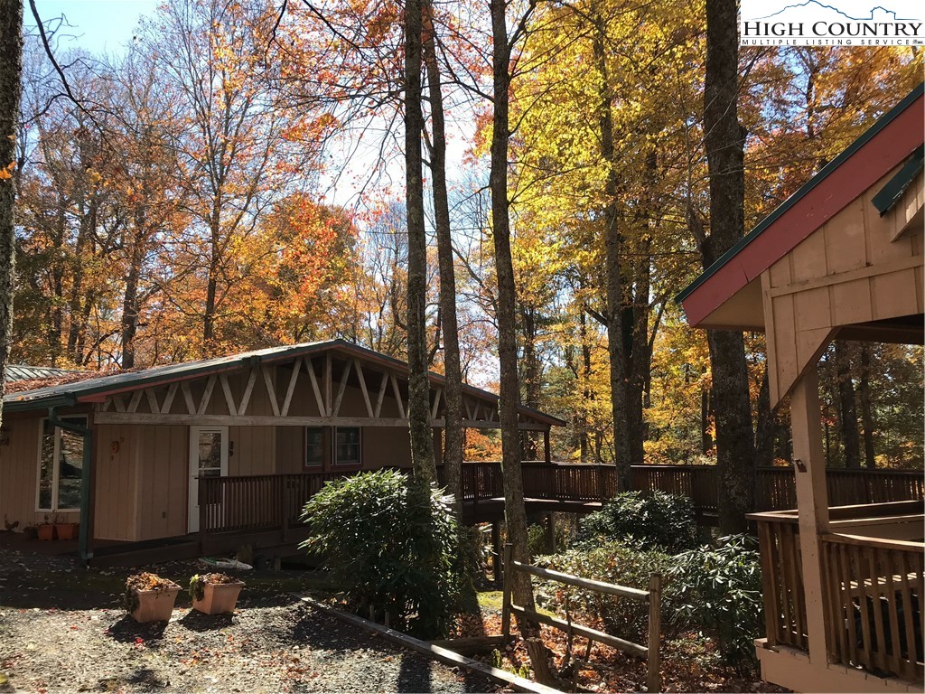 72 Robin Circle Newland, NC 28657 - Photo 20 of 24 a front view of a house