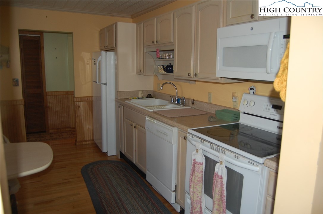 72 Robin Circle Newland, NC 28657 - Photo 8 of 24 a utility room with cabinets washer and dryer
