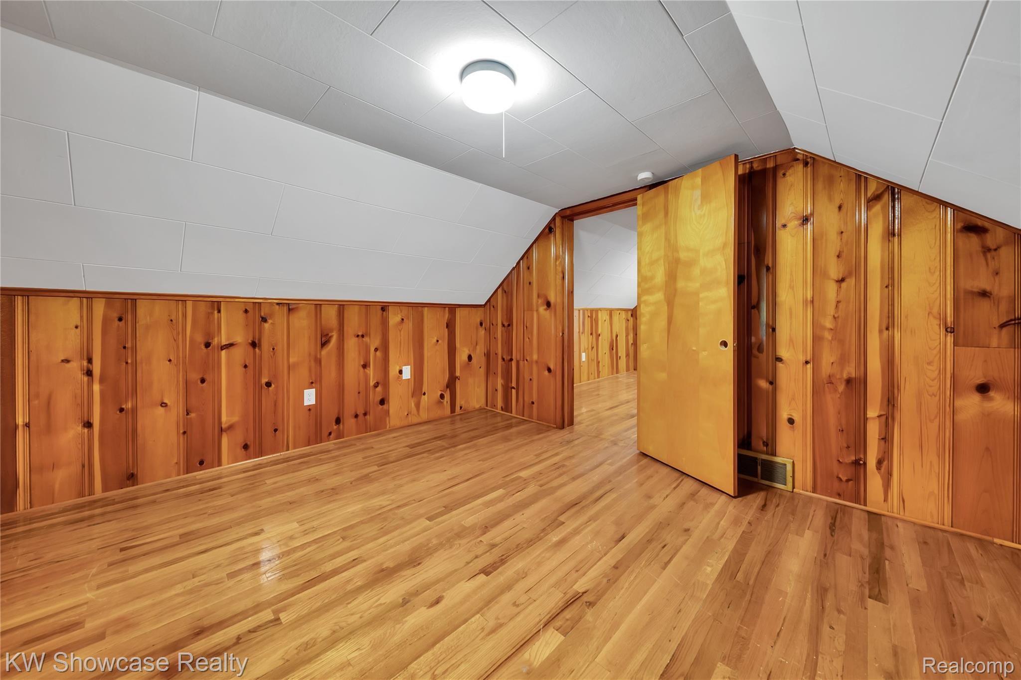 21630 Berg Road Southfield, MI 48033 - Photo 20 of 31 MASTER BEDROOM WITH HARDWOOD FLOORING