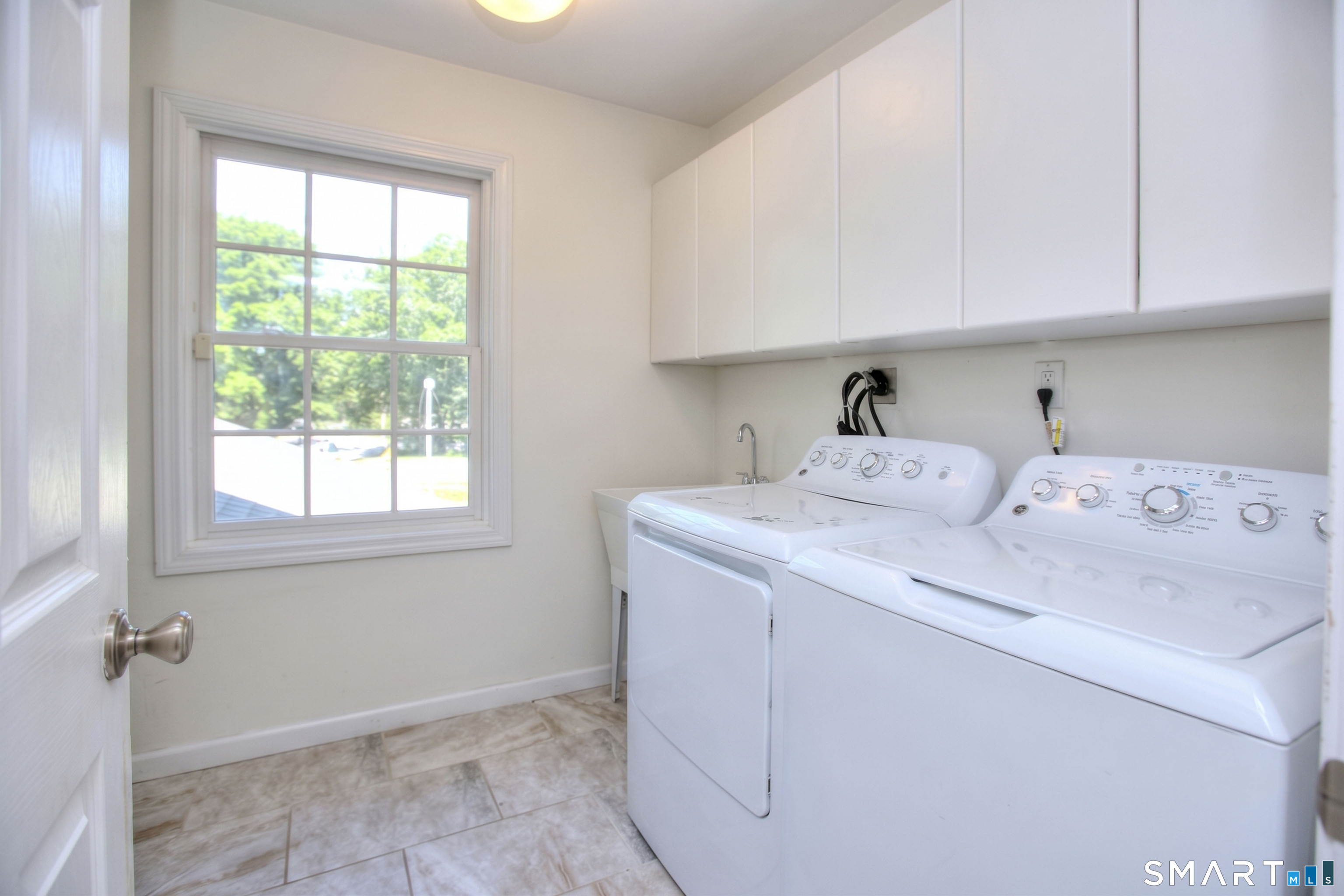 81 Trails End Road Weston, CT 06883 - Photo 11 of 39