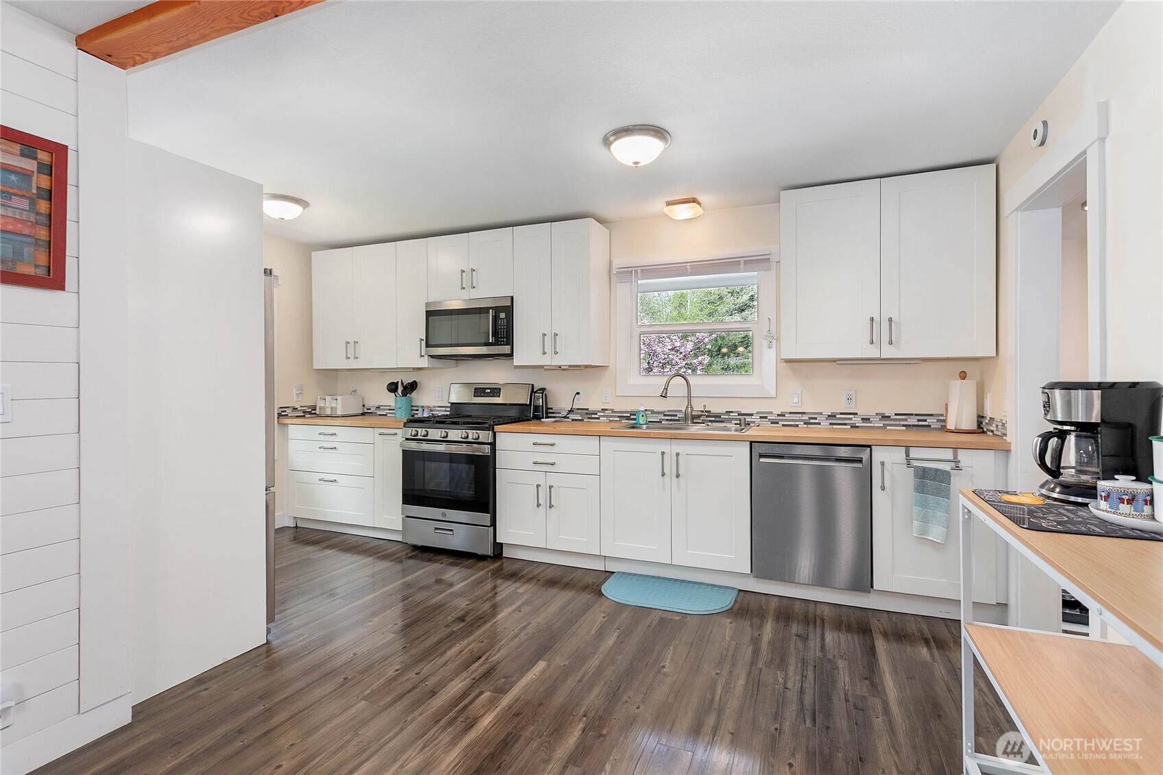 997 West Larson Road Bellingham, WA 98226 - Photo 12 of 38