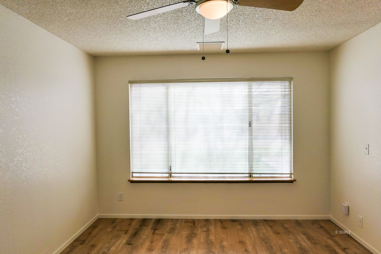 216 East Cardigan Avenue Ridgecrest, CA 93555 - Photo 4 of 38