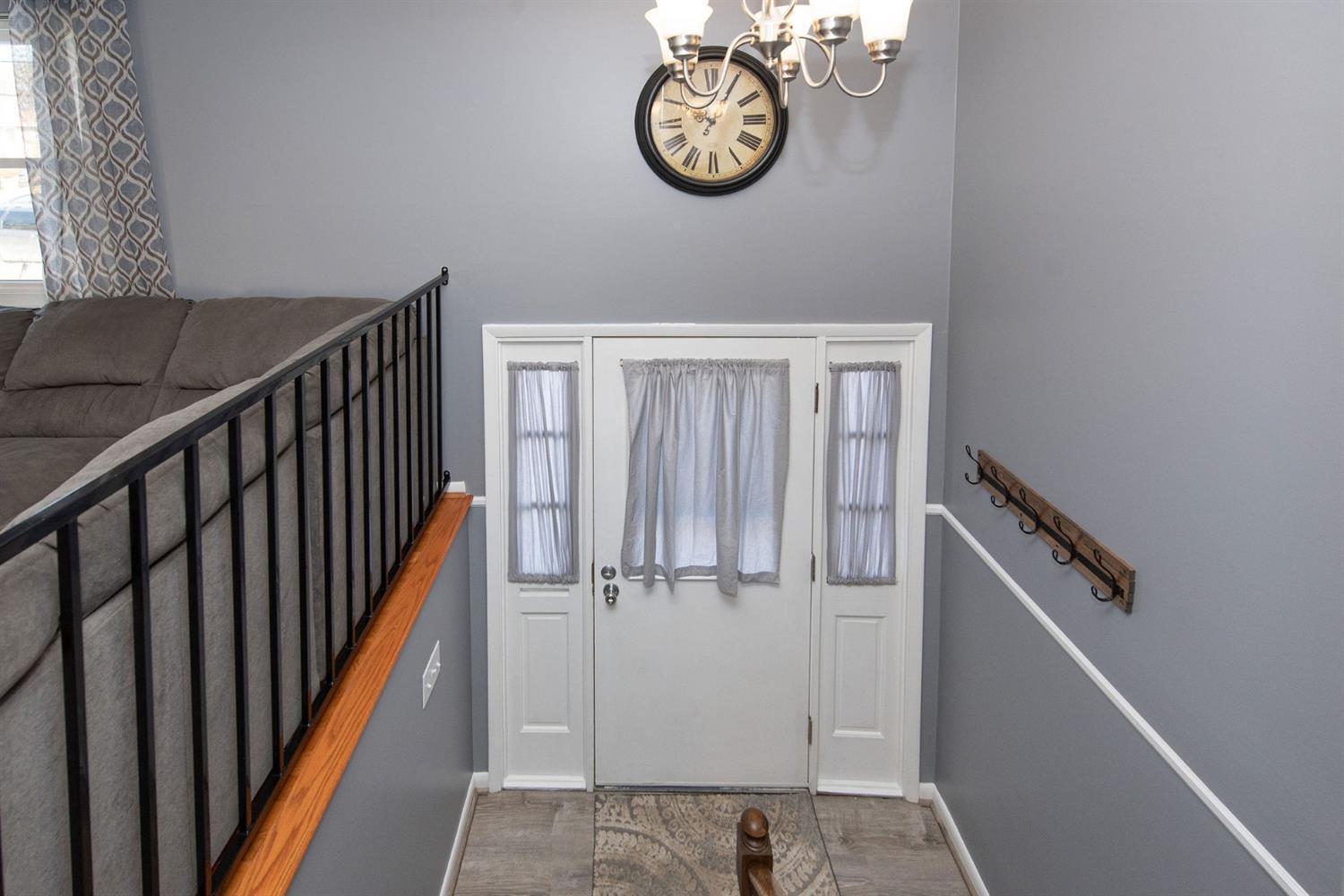 5737 Lawrence Road Cincinnati, OH 45248 - Photo 4 of 37