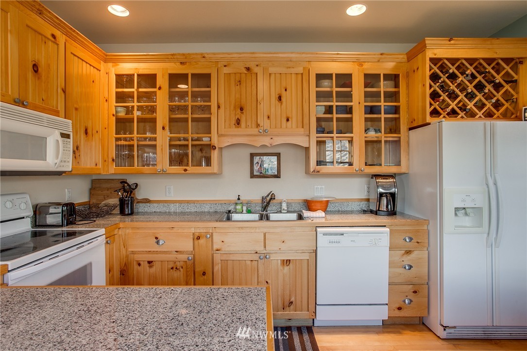 17060 South Lakeshore Road Chelan, WA 98816 - Photo 15 of 25 Gallery Image 15