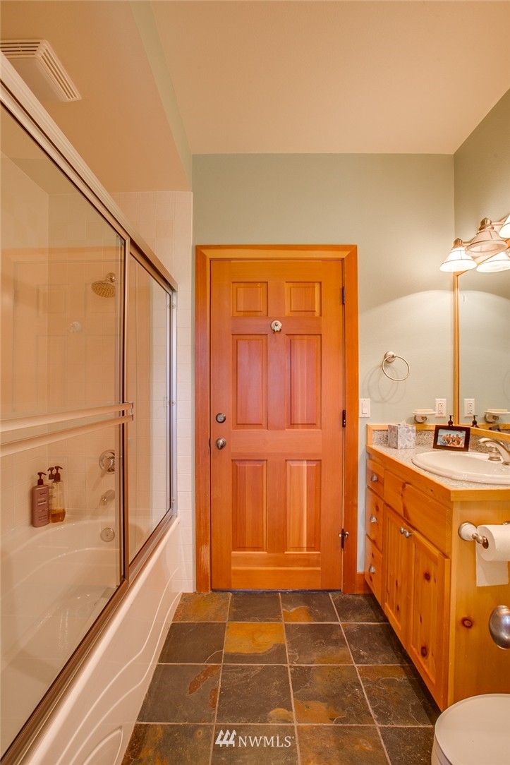 17060 South Lakeshore Road Chelan, WA 98816 - Photo 17 of 25 Gallery Image 17