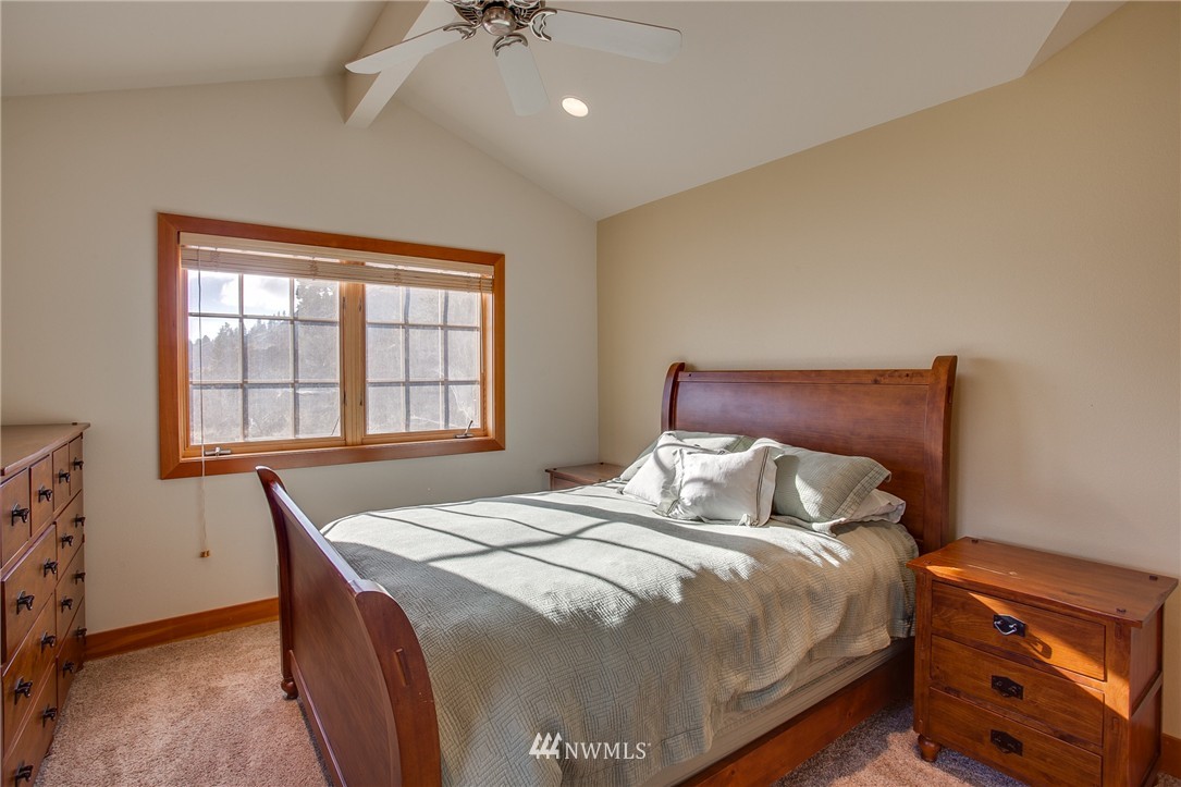 17060 South Lakeshore Road Chelan, WA 98816 - Photo 20 of 25 Gallery Image 20