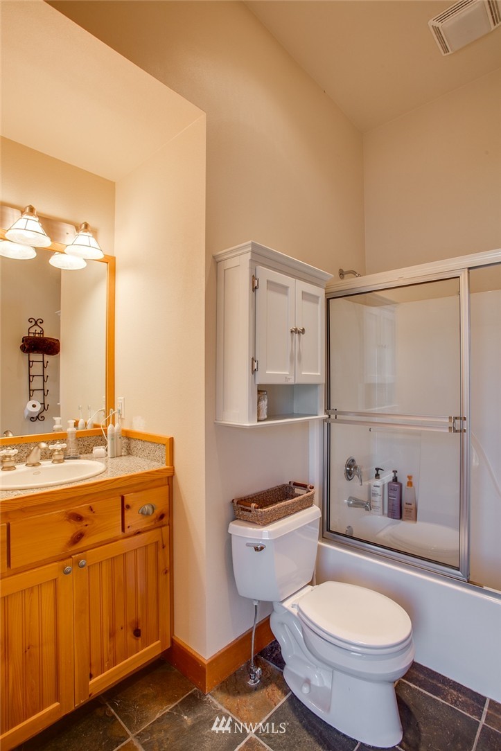 17060 South Lakeshore Road Chelan, WA 98816 - Photo 22 of 25 Gallery Image 22