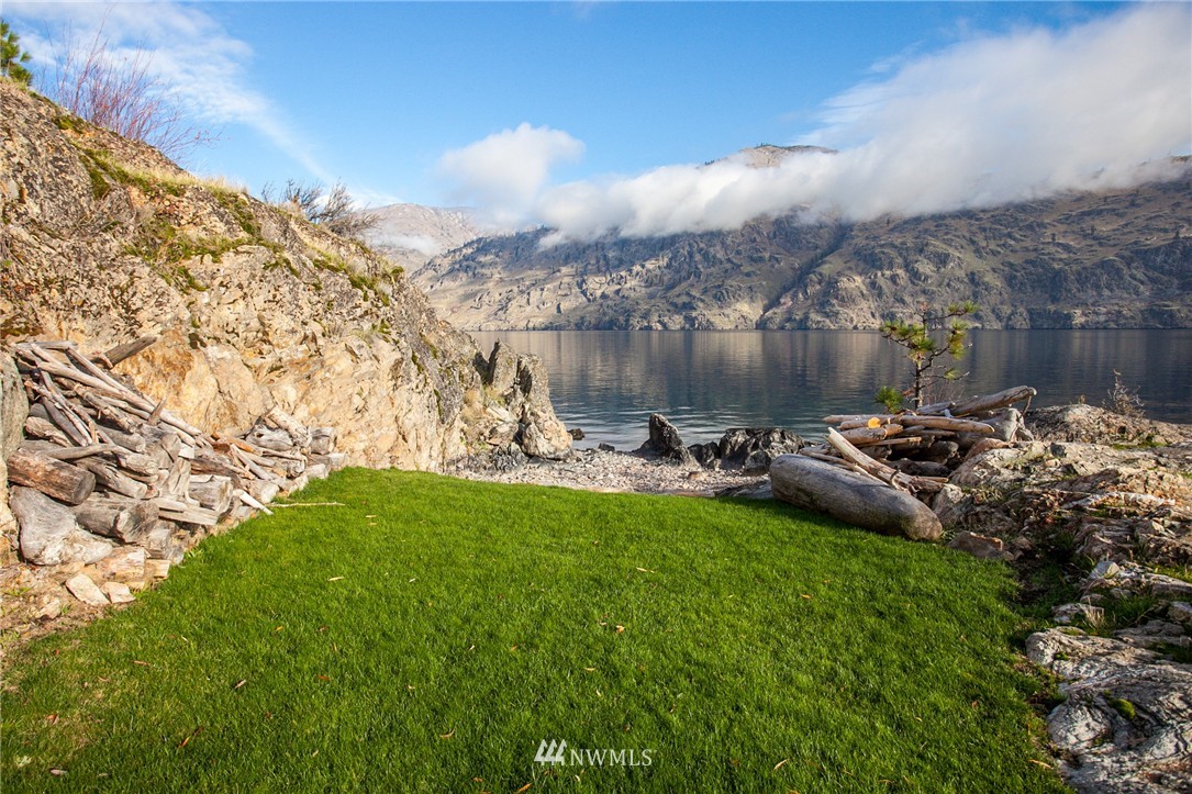 17060 South Lakeshore Road Chelan, WA 98816 - Photo 4 of 25 Gallery Image 4