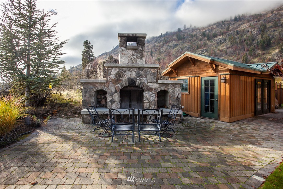 17060 South Lakeshore Road Chelan, WA 98816 - Photo 7 of 25 Gallery Image 7