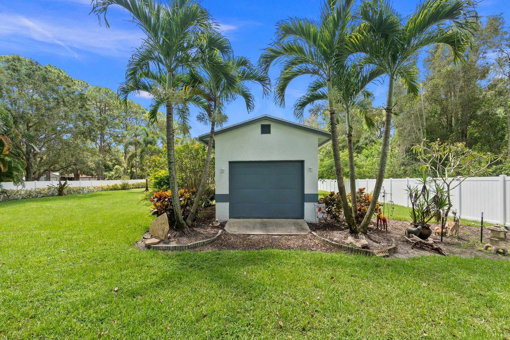 2011 Dade Road Fort Pierce, FL 34982 - Photo 62 of 66 62-web-or-mls-DSC05148