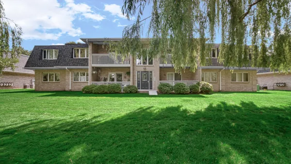 $209,900 | 9320 Spring Creek Drive, Unit 6, Highland, IN 46322