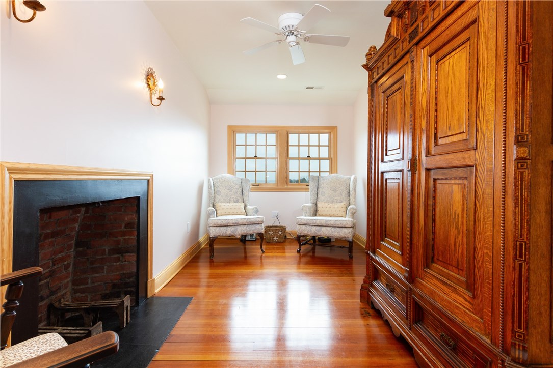 88 Cormorant Road Narragansett, RI 02882 - Photo 25 of 39 Office area/sitting room for master