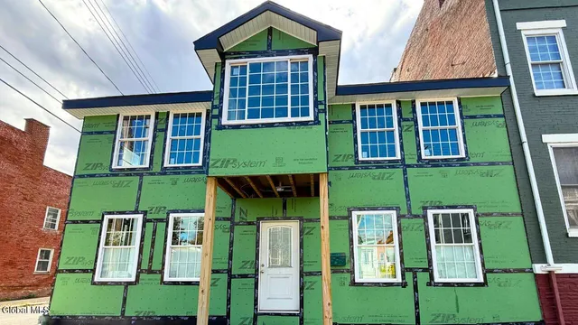 $199,900 | 16 Broad Street, Waterford, NY 12188