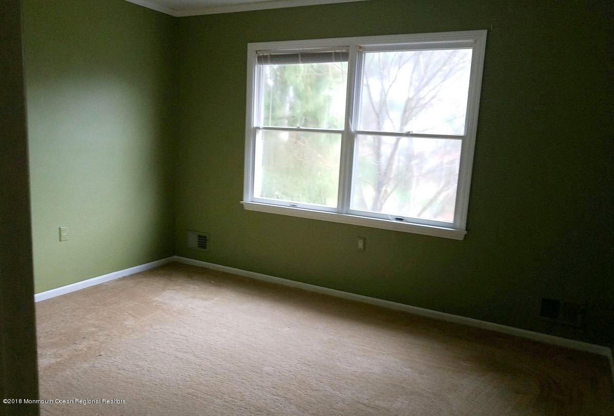 7 Peppermill Lane Colts Neck, NJ 07722 - Photo 11 of 17 TimePhoto_20181221_125638