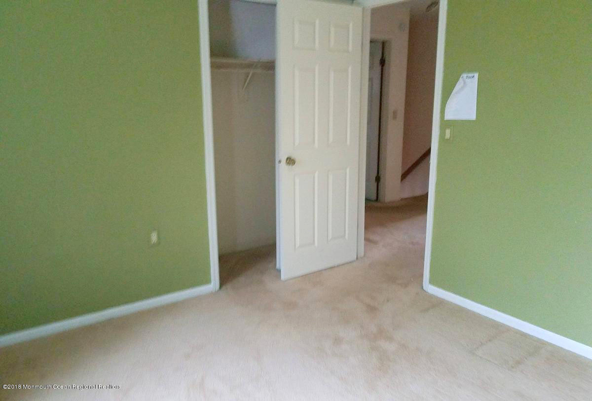 7 Peppermill Lane Colts Neck, NJ 07722 - Photo 12 of 17 TimePhoto_20181221_125646