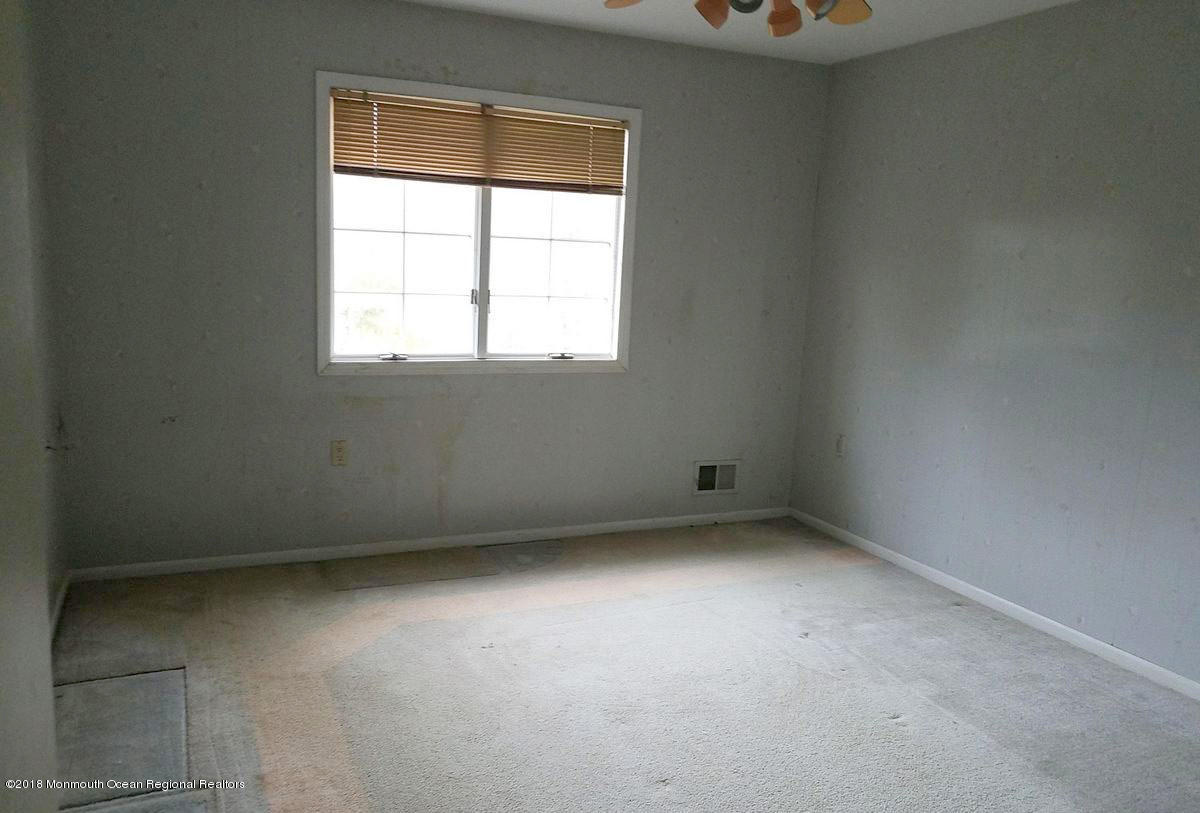 7 Peppermill Lane Colts Neck, NJ 07722 - Photo 13 of 17 TimePhoto_20181221_125656