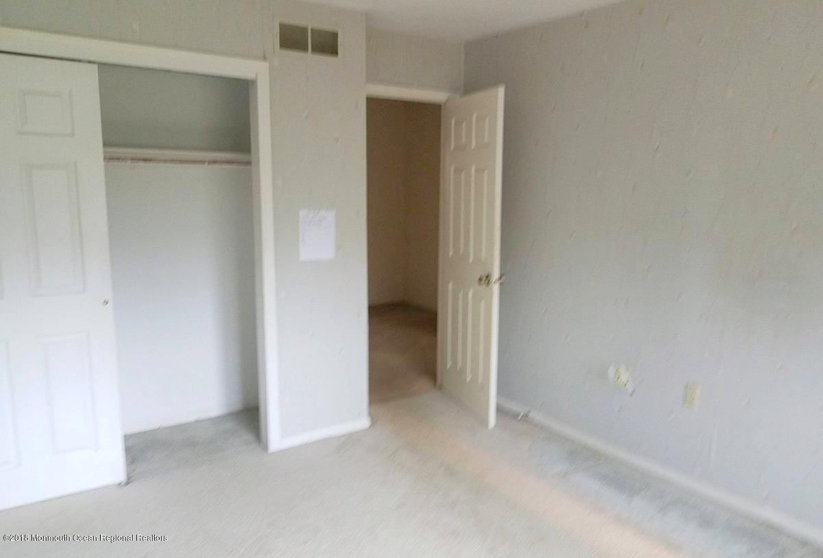 7 Peppermill Lane Colts Neck, NJ 07722 - Photo 14 of 17 TimePhoto_20181221_125703