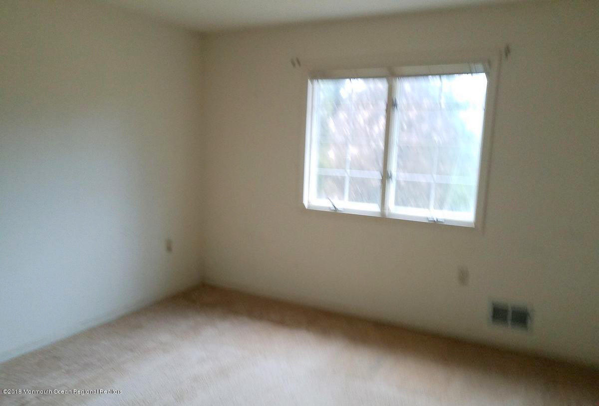 7 Peppermill Lane Colts Neck, NJ 07722 - Photo 15 of 17 TimePhoto_20181221_125711