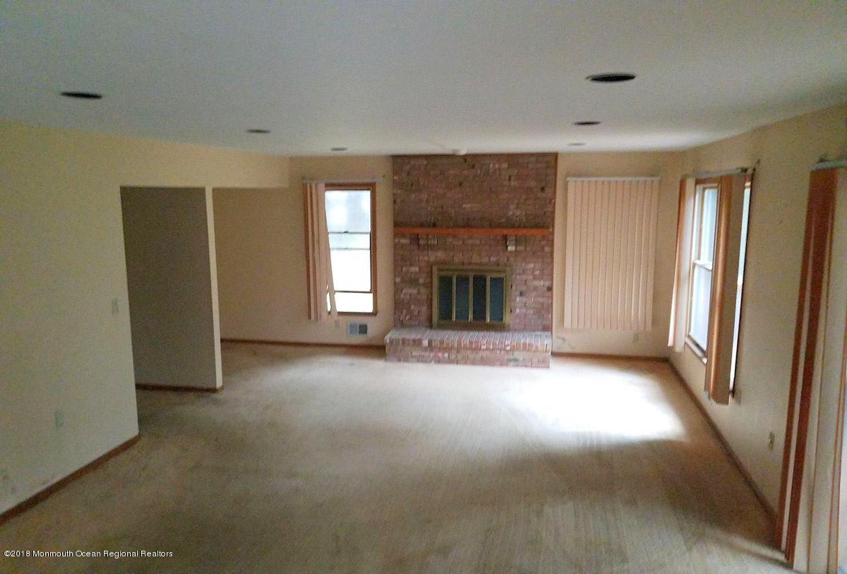 7 Peppermill Lane Colts Neck, NJ 07722 - Photo 8 of 17 TimePhoto_20181221_125422