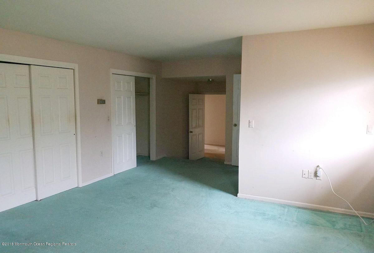 7 Peppermill Lane Colts Neck, NJ 07722 - Photo 9 of 17 TimePhoto_20181221_125615