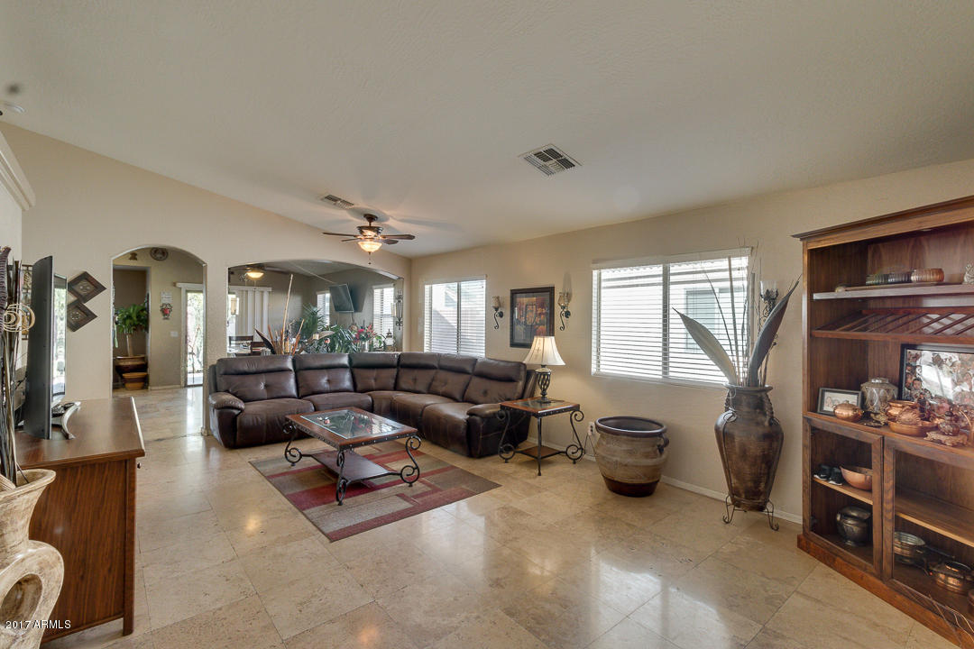8610 West Riley Road Tolleson, AZ 85353 - Photo 5 of 27 05-Riley
