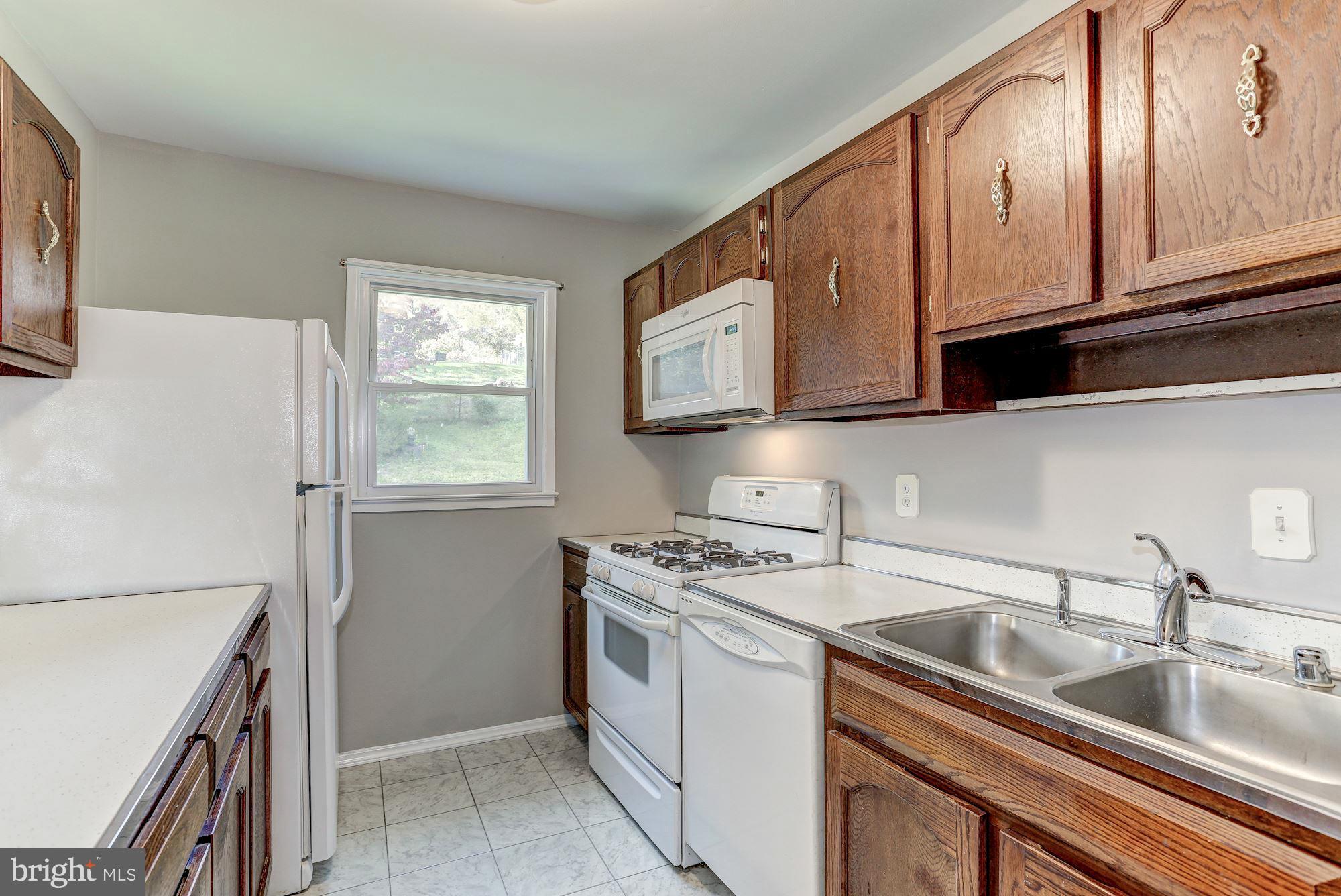 13818 Gilbert Road Woodbridge, VA 22193 - Photo 11 of 30 a kitchen with stainless steel appliances granite countertop a sink stove and refrigerator