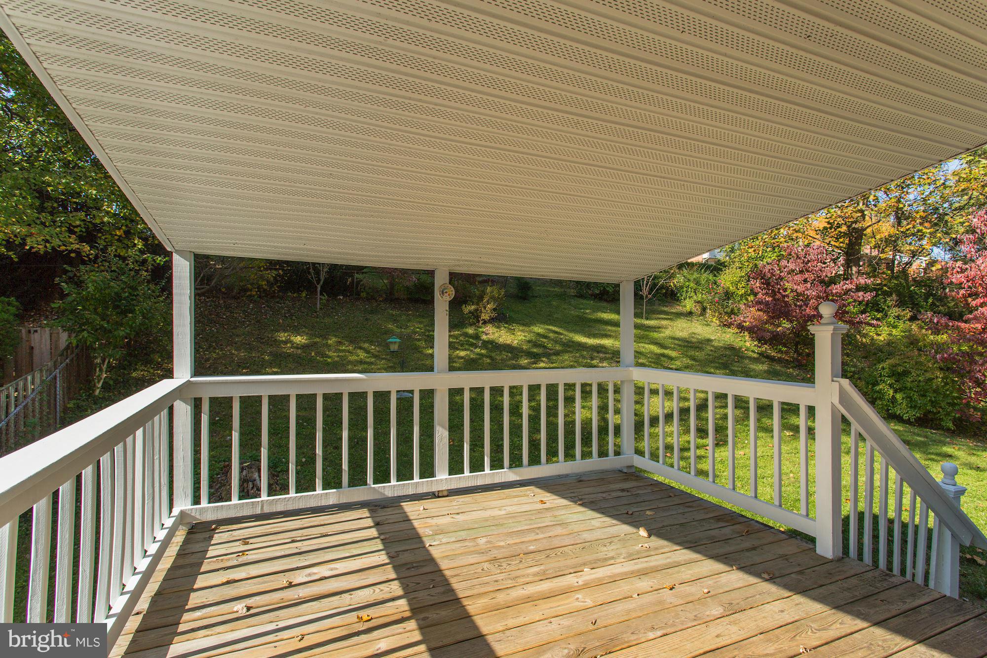 13818 Gilbert Road Woodbridge, VA 22193 - Photo 14 of 30 a balcony with wooden floor and fence