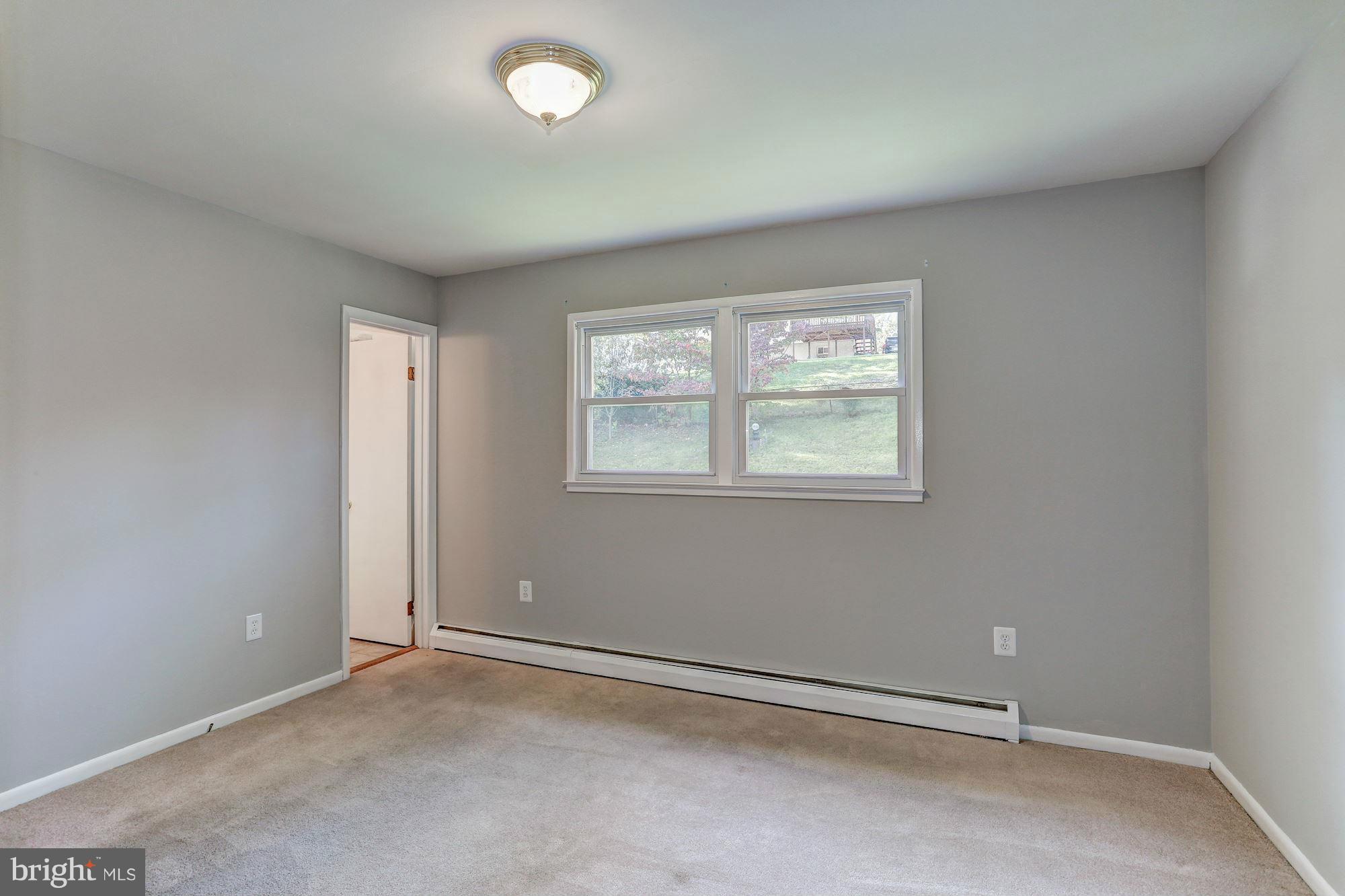 13818 Gilbert Road Woodbridge, VA 22193 - Photo 17 of 30 an empty room with windows