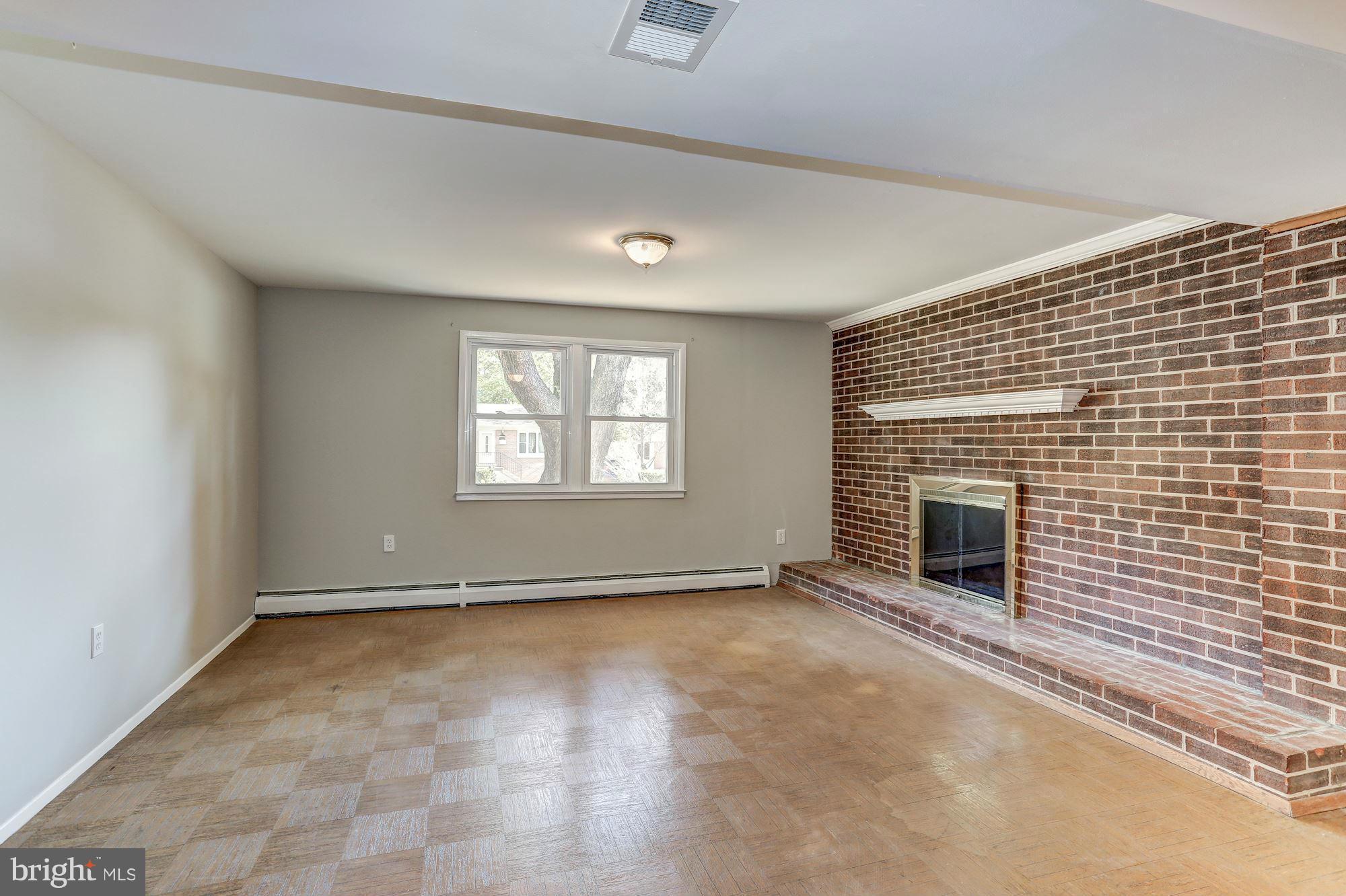 13818 Gilbert Road Woodbridge, VA 22193 - Photo 25 of 30 an empty room with windows