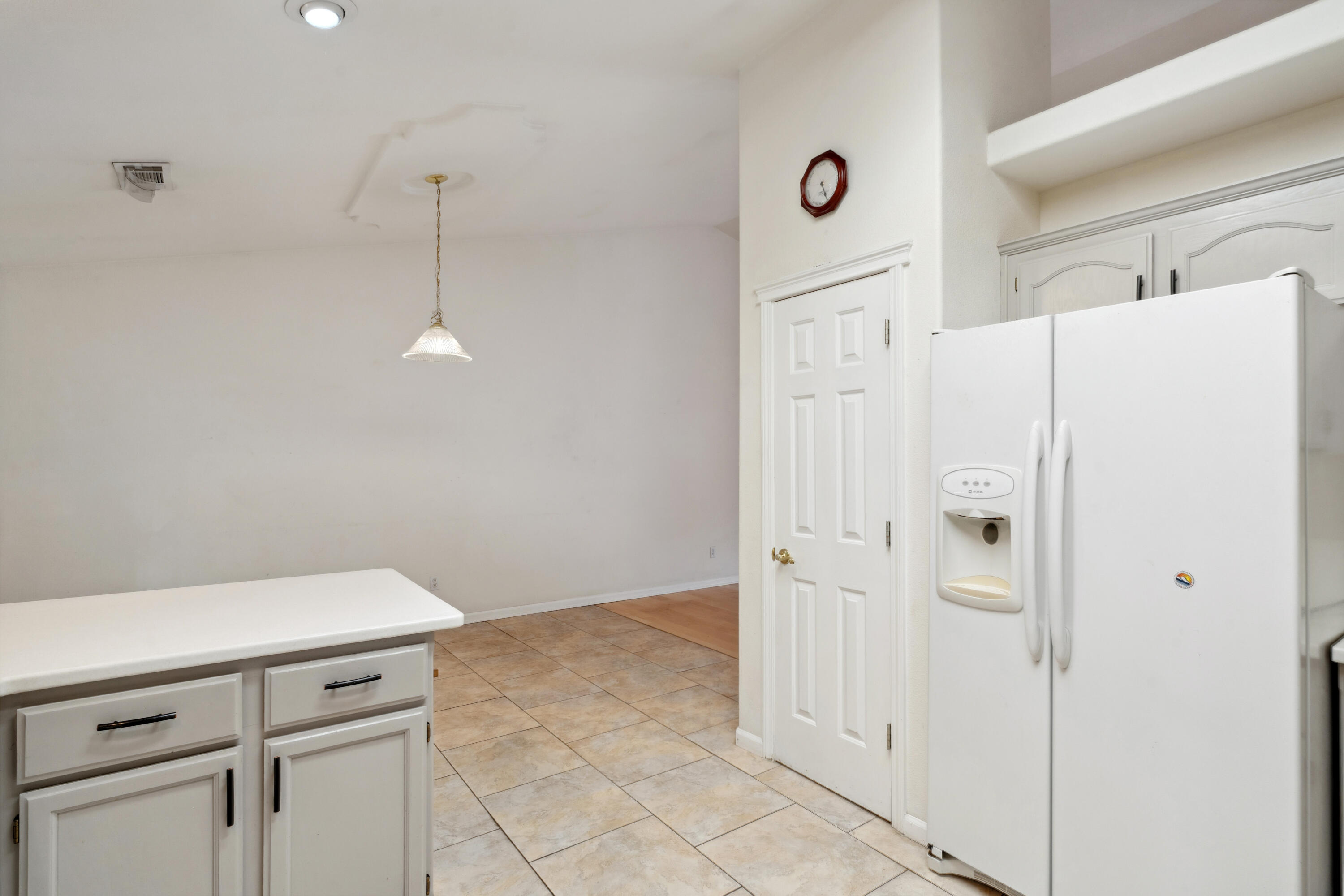 6596 Reflection Street Redding, CA 96001 - Photo 12 of 48 Kitchen