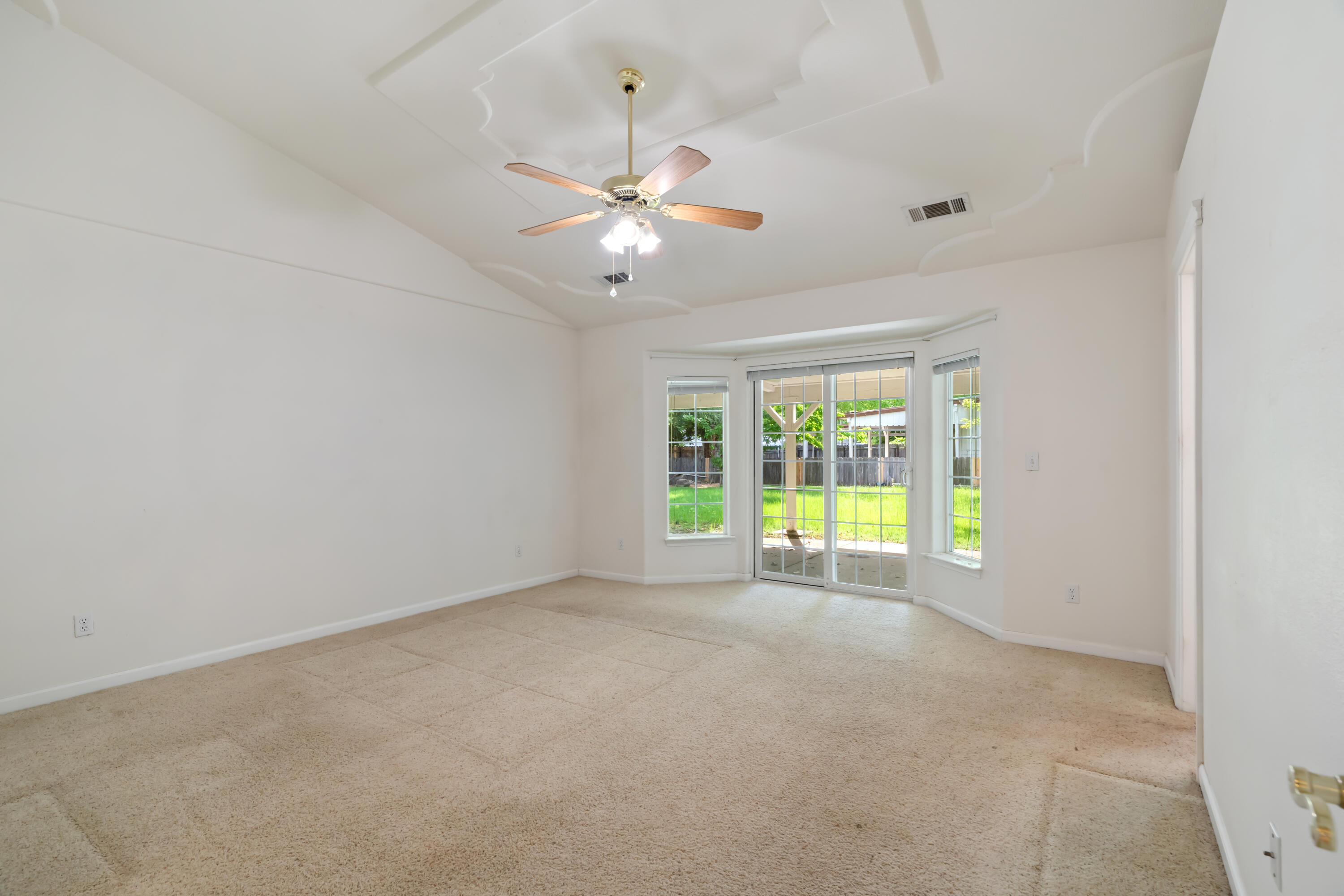 6596 Reflection Street Redding, CA 96001 - Photo 16 of 48 Primary Bedroom