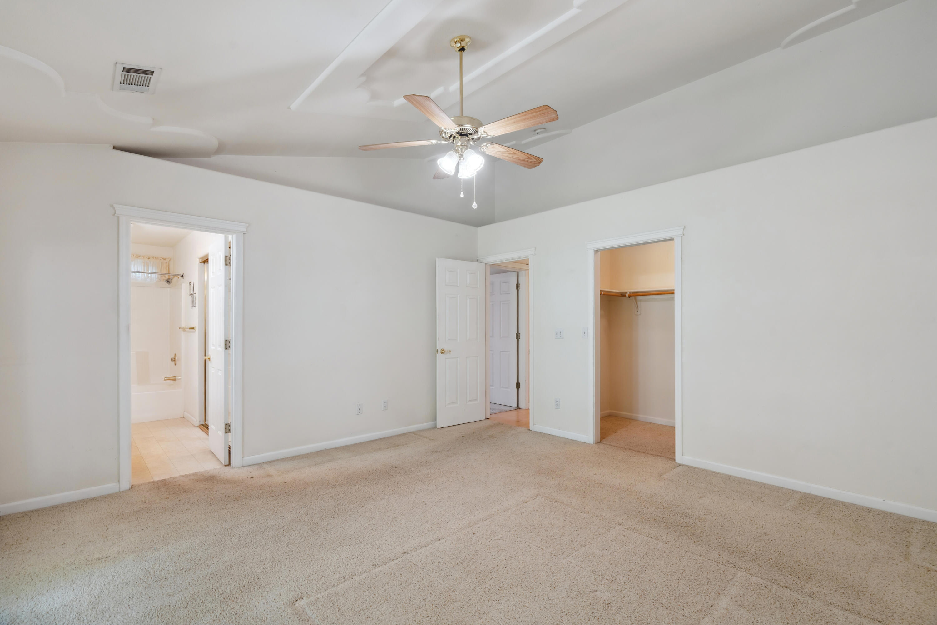 6596 Reflection Street Redding, CA 96001 - Photo 17 of 48 Primary Bedroom